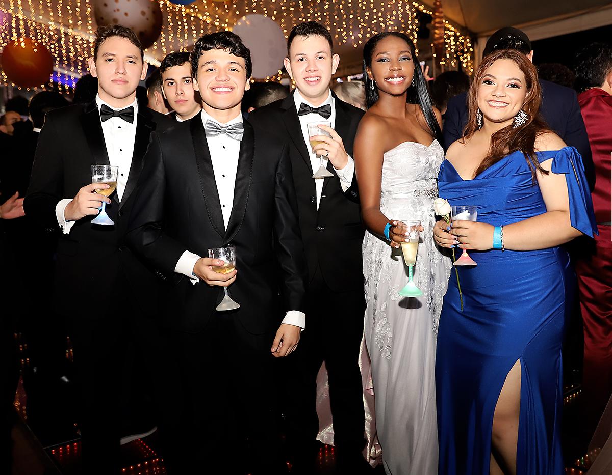 Leonardo Wildt, Jared Carranza, Sebastián Coello, Roberto Henríquez, Nivani Green y Rachell Montoya