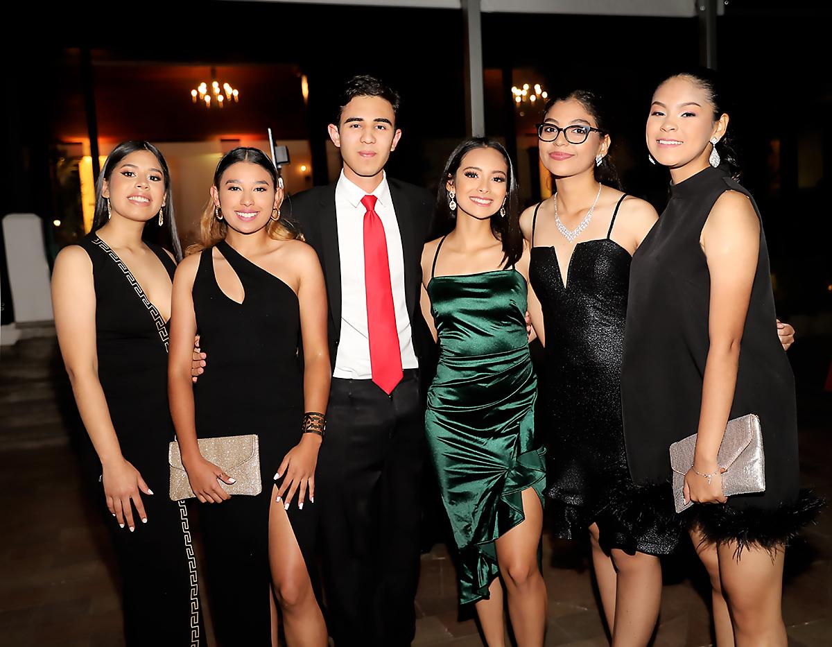 Larissa Mancías, Valeria Díaz, Alessandro Euceda, Isabella Acosta, Adriana Salgado y Sofía Escobar