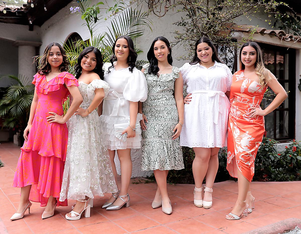 Gracia Lagos, Esther Romero, Mildred Bussi, Valeria Pavón, Sophia Gutiérrez y Vicky Aguirre.