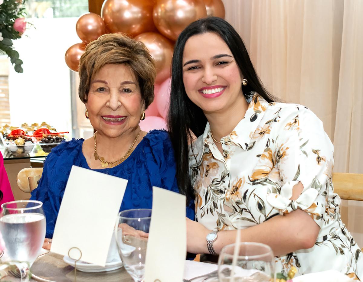 Maruca Faraj y Johana Alejandra Faraj.