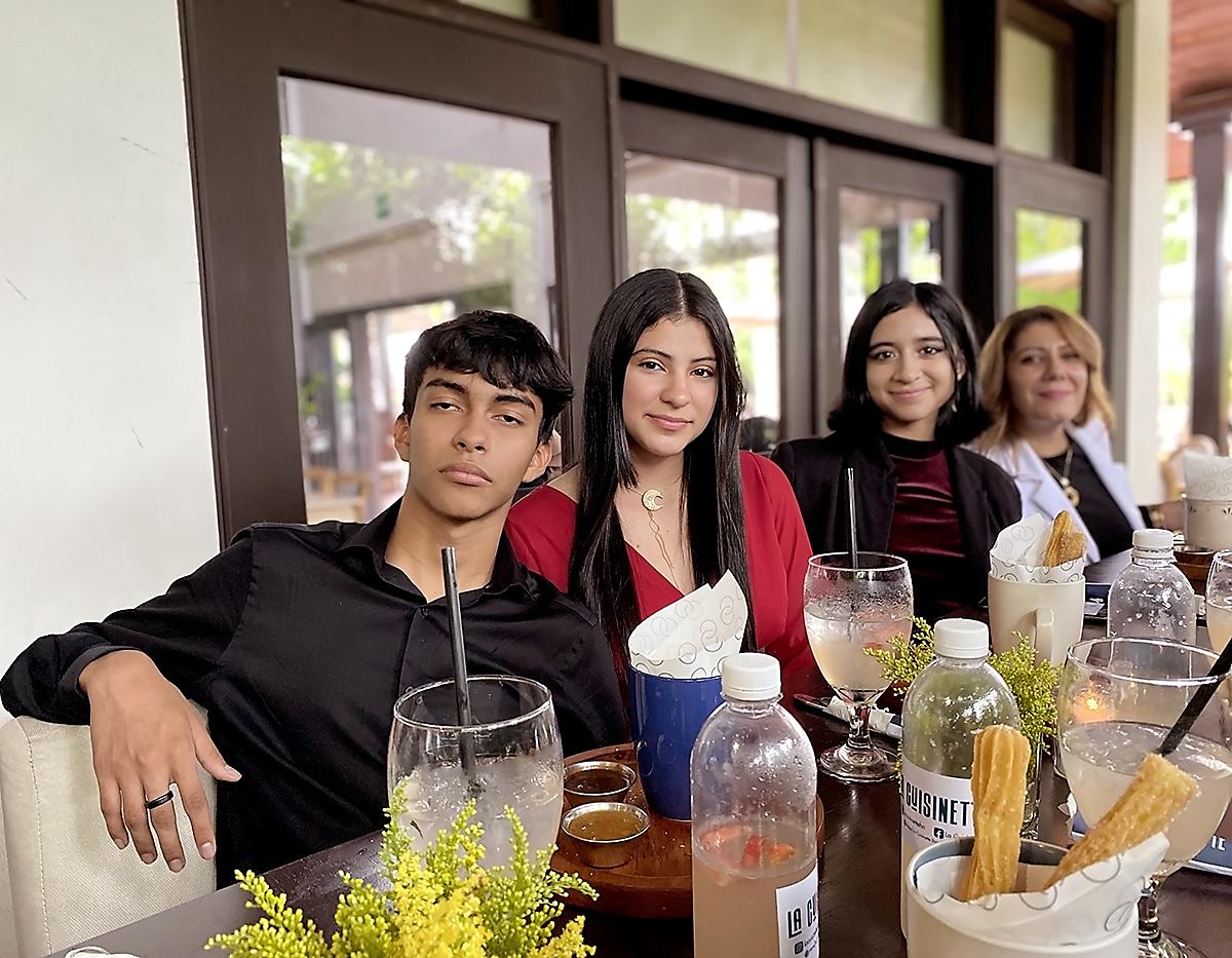 Juan Díaz, Anny Turcios y Katherine Castro. 