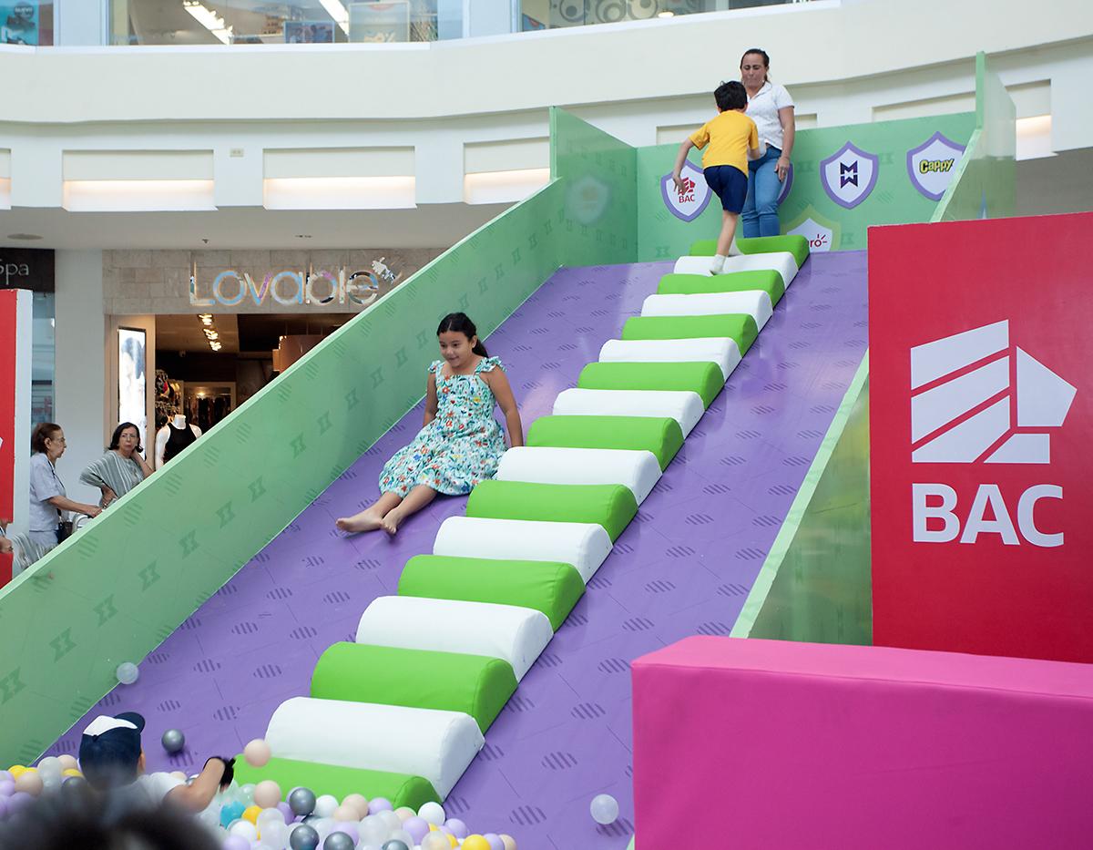 Inauguración de Easter Fantasy en Mall Multiplaza de SPS