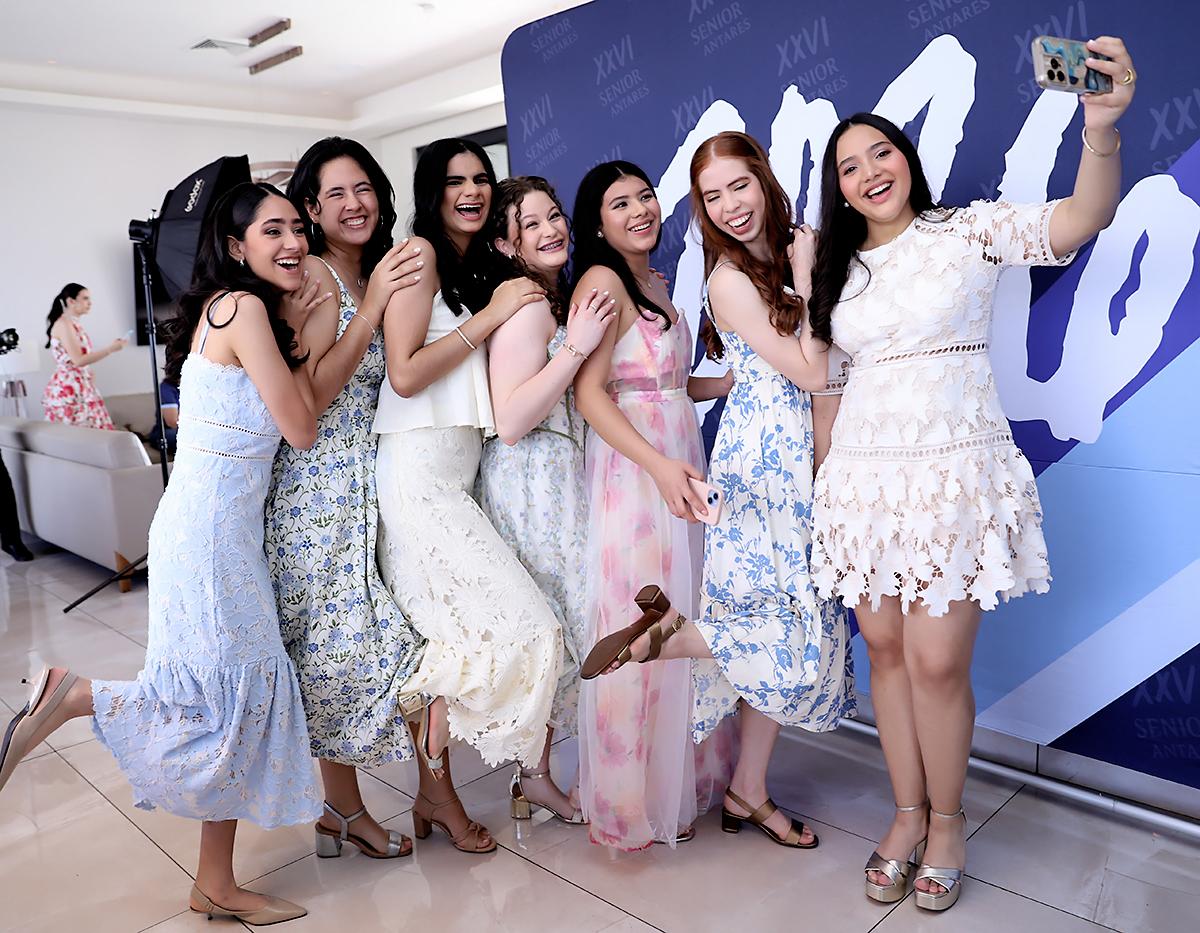 Paulina Ávila, María José Perdomo, Antonella Asfura, Mariana Díaz, Italia Cruz, Mónica Díaz y María Lucía Bustillo.