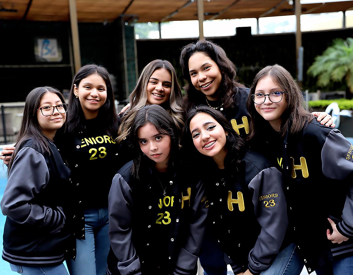 Carol Ardón, Lizzy Medina,Valeria Girón, Astrid Colindrez, Marcía Martínez, Isabel Euceda y Michelle Santos