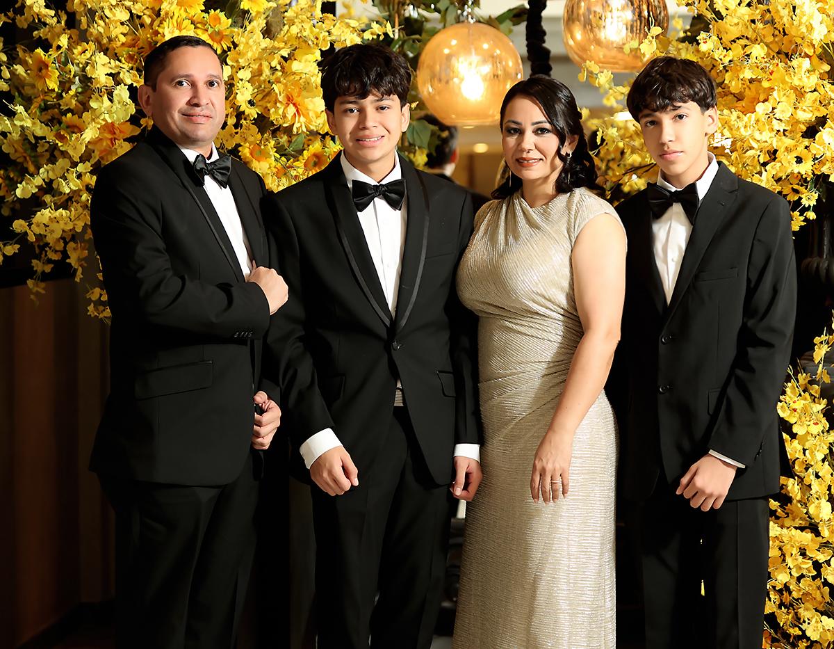Invitados de la prom 2025 de Dowal School