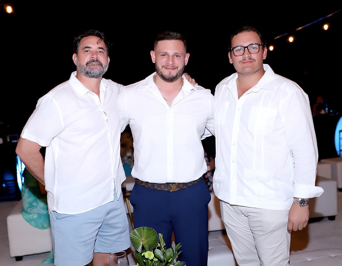 Víctor Jones, Jaeden McNab y Asher McNab.