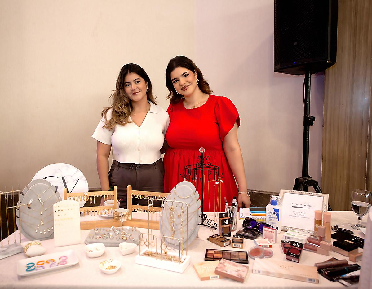 Gabriela Handal de DV Accesories y Viviana Handal Make Up.