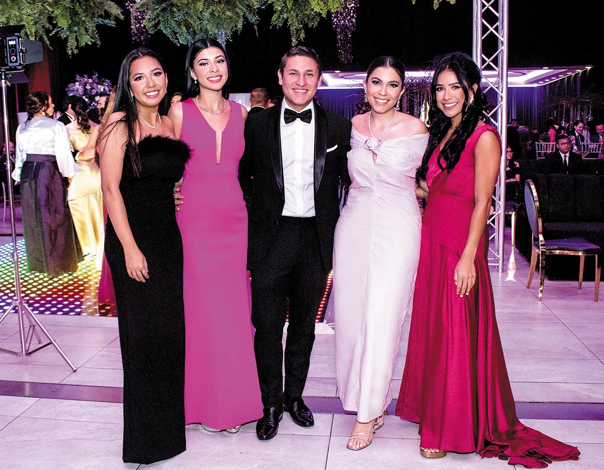 Andrea Maradiaga, Ana Cristina Horto, Arturo Velásquez, Ana Miranda y Daniela Boquín.