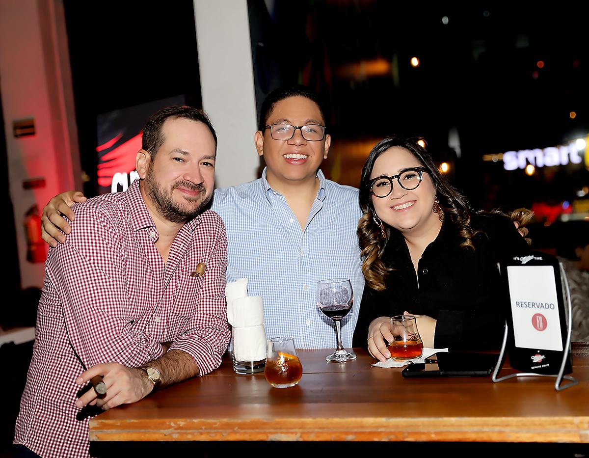 Alejandro Cerna, Jorge y Karla Casco.