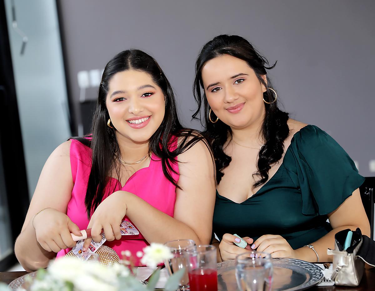 Sofía Gutiérrez y Mildred Bussi