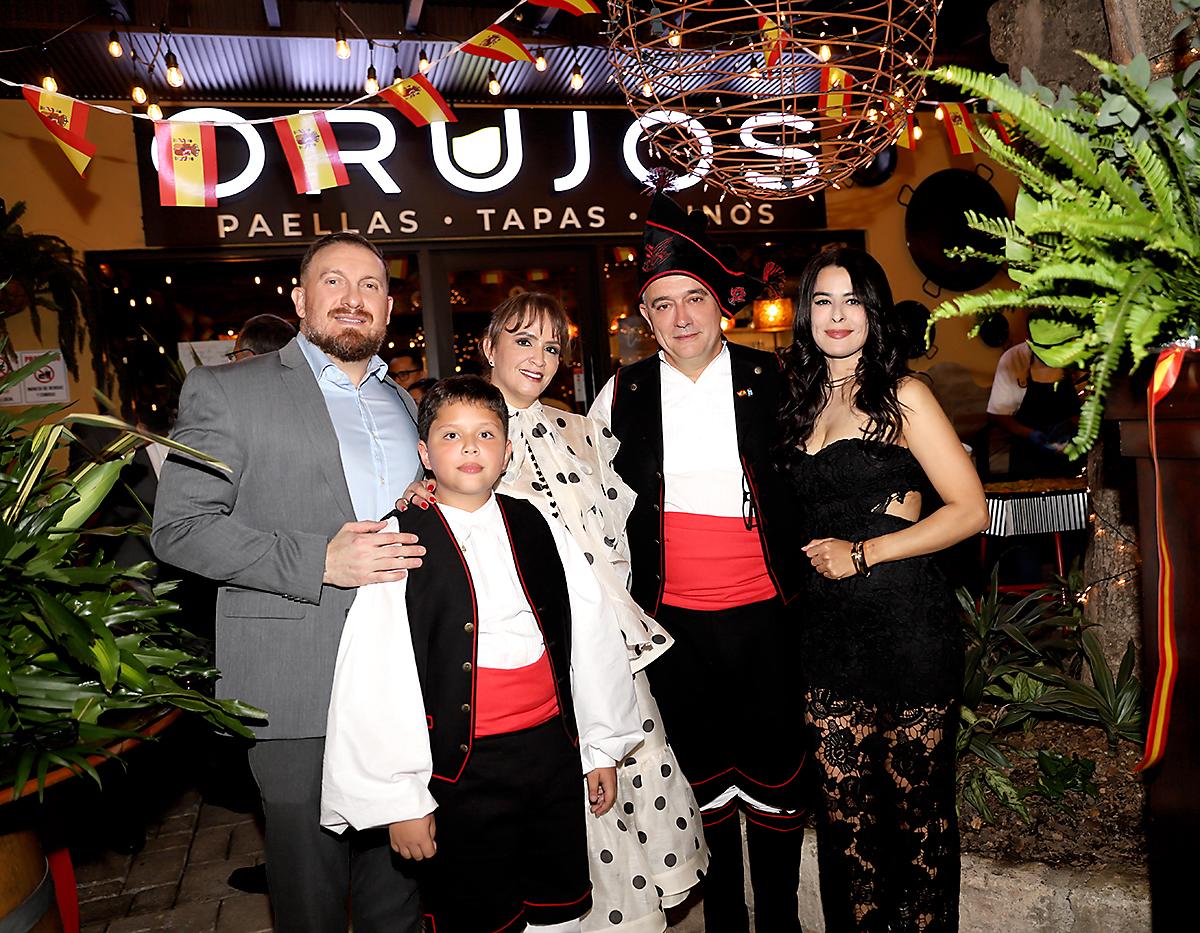 Grand opening de Orujos en Plaza Lara