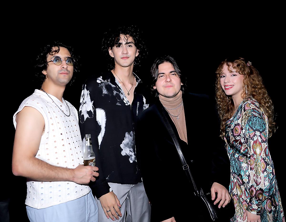 La segunda noche de BAC Estilo Moda 2024 brilló con la presentación de Atomic Rose, quienes cautivaron al público con su nuevo sencillo. Al finalizar el evento, la energía continuó desbordándose mientras modelos, diseñadores, influencers e invitados exploraron los distintos pop-ups y disfrutaron de emocionantes sorpresas. 