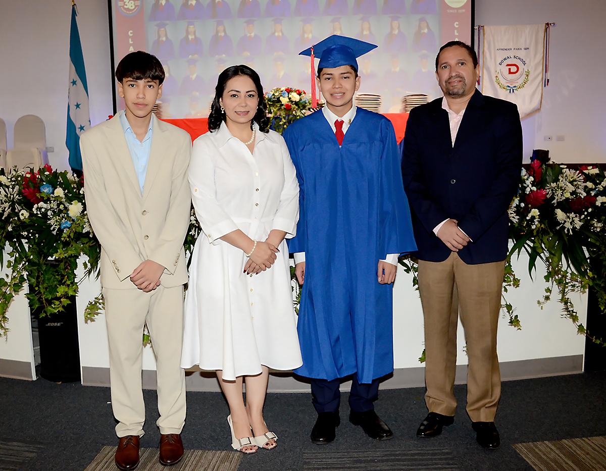 Bayron Díaz y su familia.