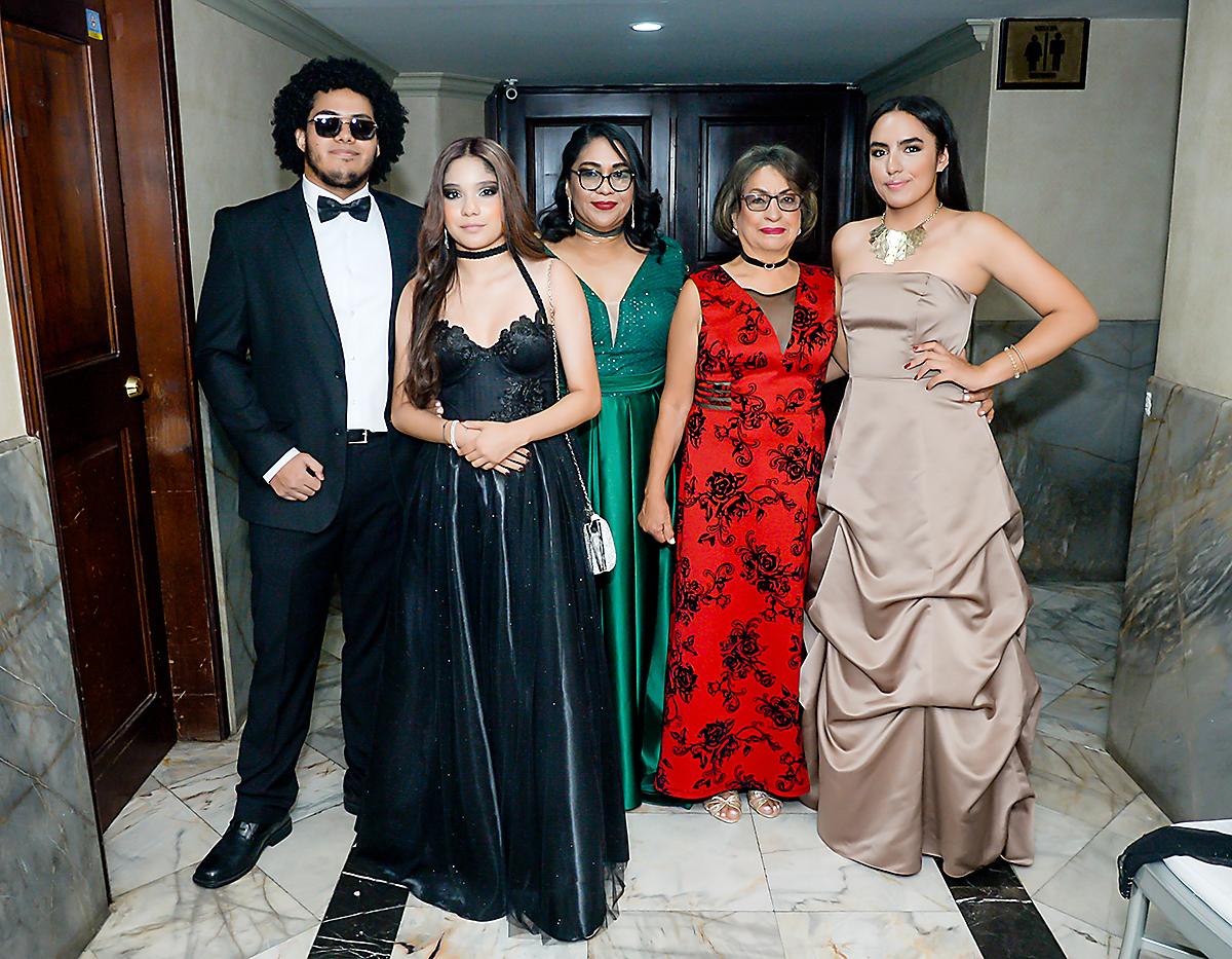 Juan Carlos Griffin, Valerie Griffin, Nohelia Núñez, Delia Rosa Licona y Sara Núñez