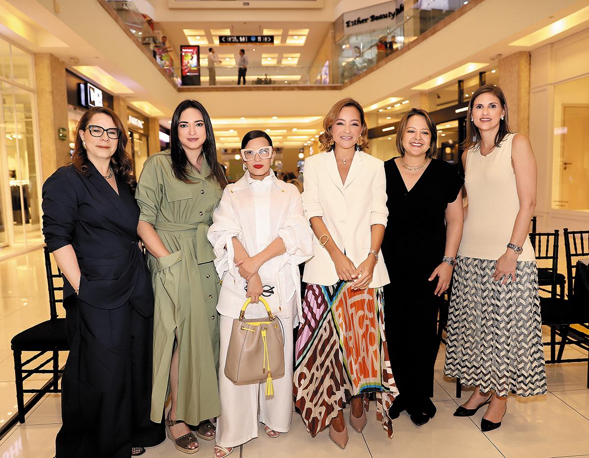 La firma española <b>Purificación García</b> conmemoró su <b>5º aniversario</b> en Mall Multiplaza Tegucigalpa con una celebración que reunió a clientes, invitados especiales y amantes de la moda. El evento destacó por su ambiente sofisticado, donde la esencia de la marca, elegancia contemporánea, calidad y diseño, se hizo sentir en cada detalle. Esta velada no solo marcó cinco años de presencia en el país, sino también el compromiso continuo de la marca con sus seguidores hondureños.