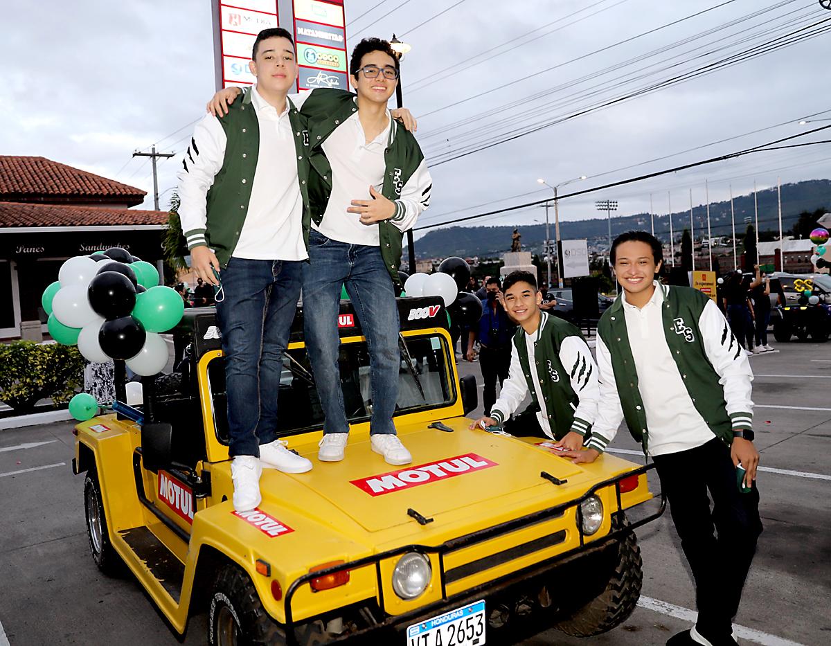 Julio Gómez, Marco Villanueva, Josué Rivera y Diego Mejía
