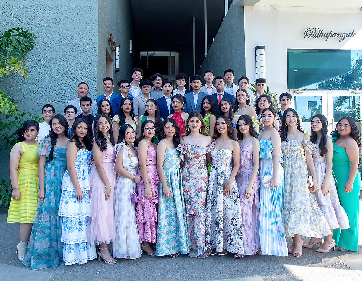 Los <i>seniors</i> 2025 de la Academia Americana disfrutaron de un desayuno especial en el hotel Copantl, donde compartieron una mañana llena de amistad, risas y memorias. Organizado por el comité de padres, el evento contó con una fresca decoración primaveral y se convirtió en uno de los momentos más emotivos del año escolar.