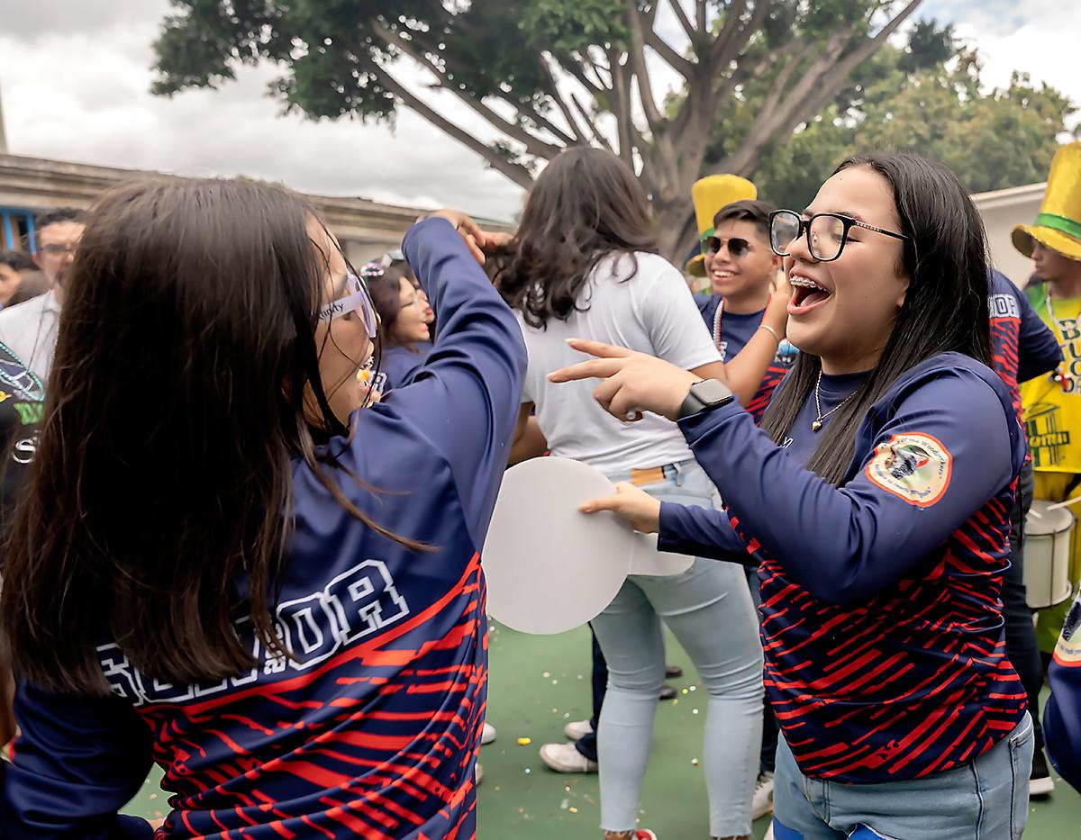 Entrance de los seniors 2024 de England School
