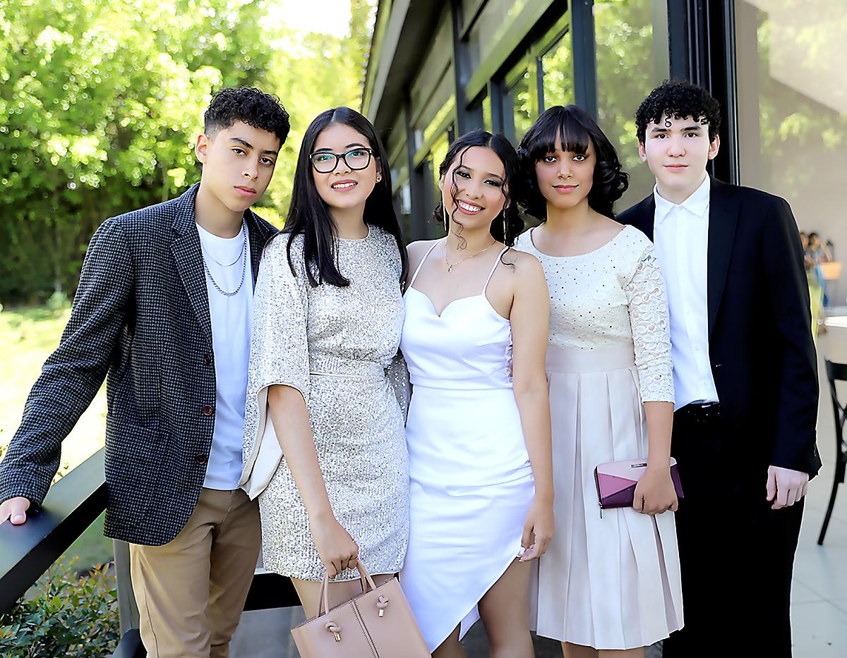 Heber Castellanos, Jimena Sagastume, Ammy Avila, Mary Flores y Josué Ordóñez
