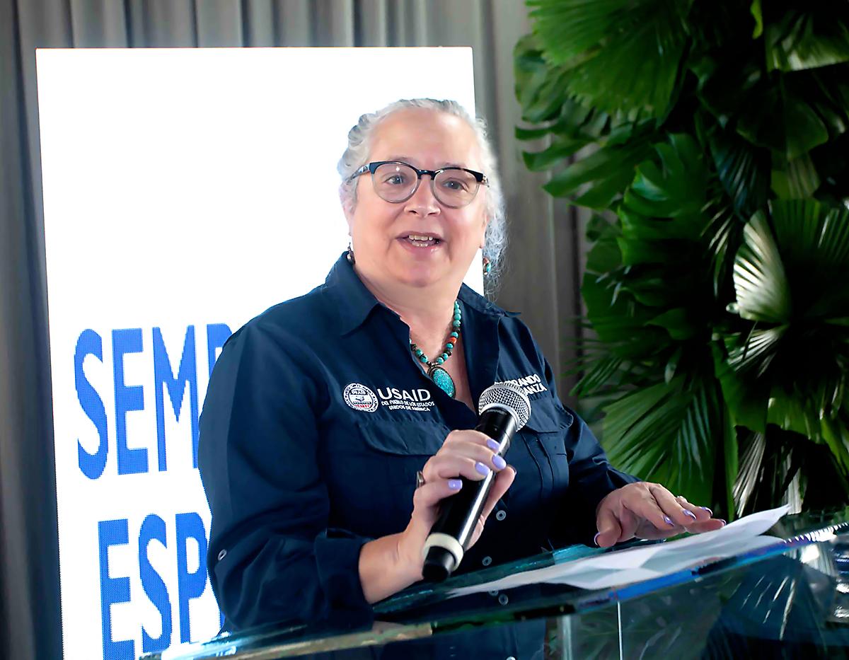 Robyn Braverman, chief of party de Sembrando Esperanza de USAID.
