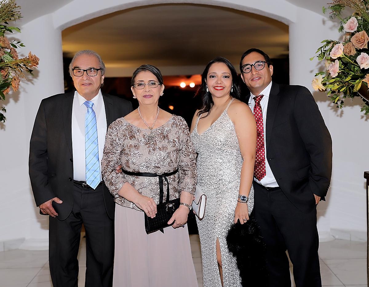 Así fue la boda de Próspero Castellanos y María Isabel Simón