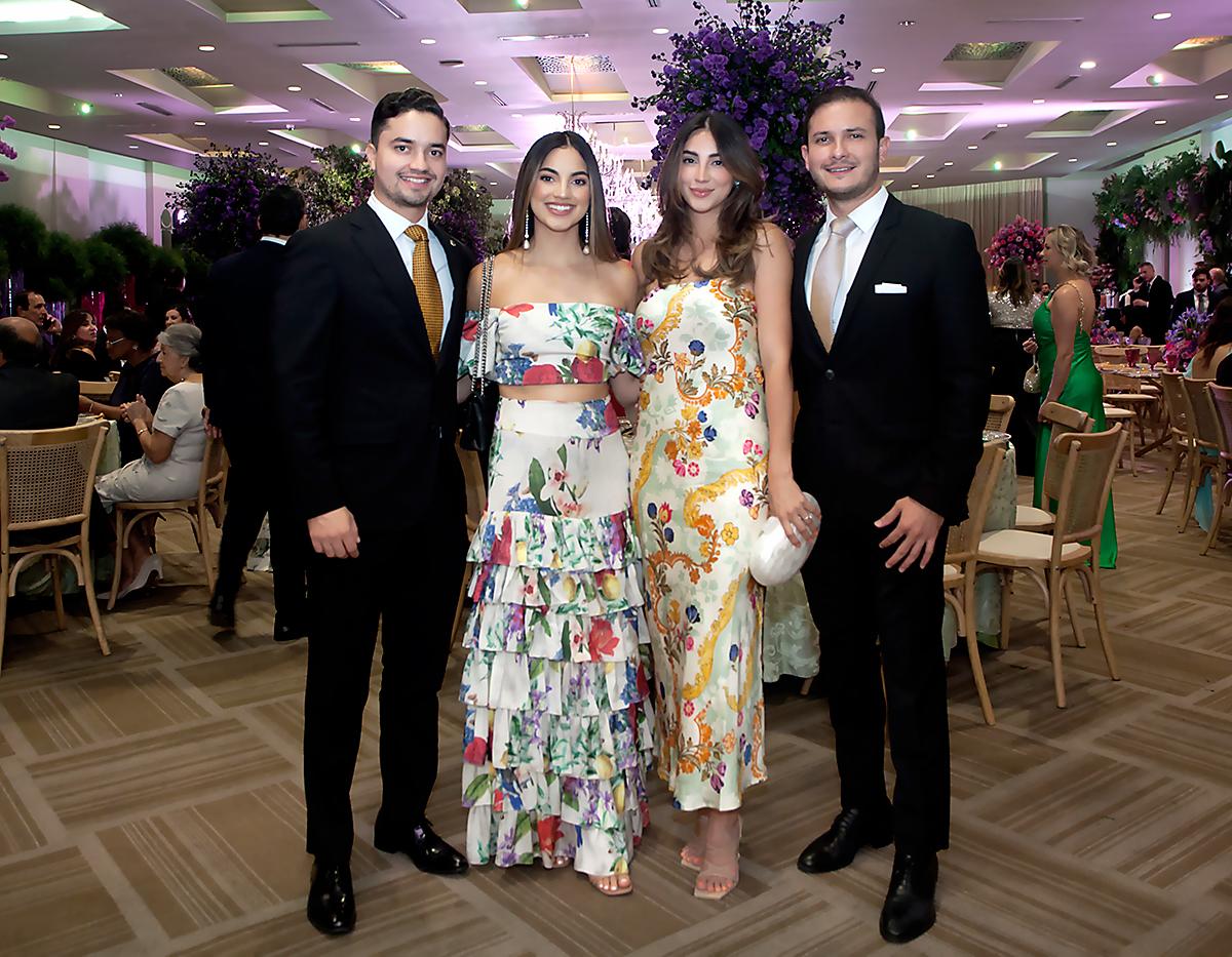 Adrián, Natalia y Rebeca Santos con Pablo Heredia