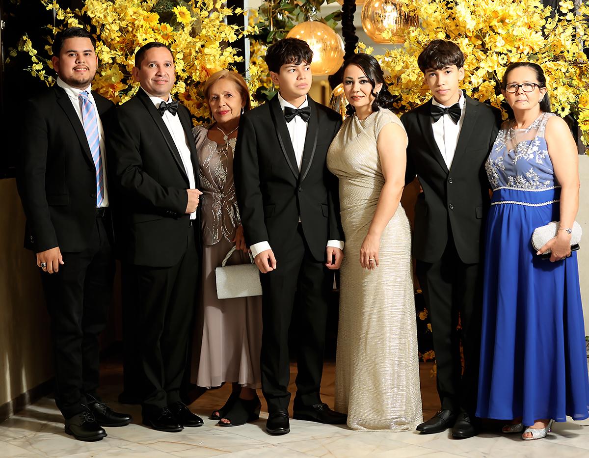 Invitados de la prom 2025 de Dowal School
