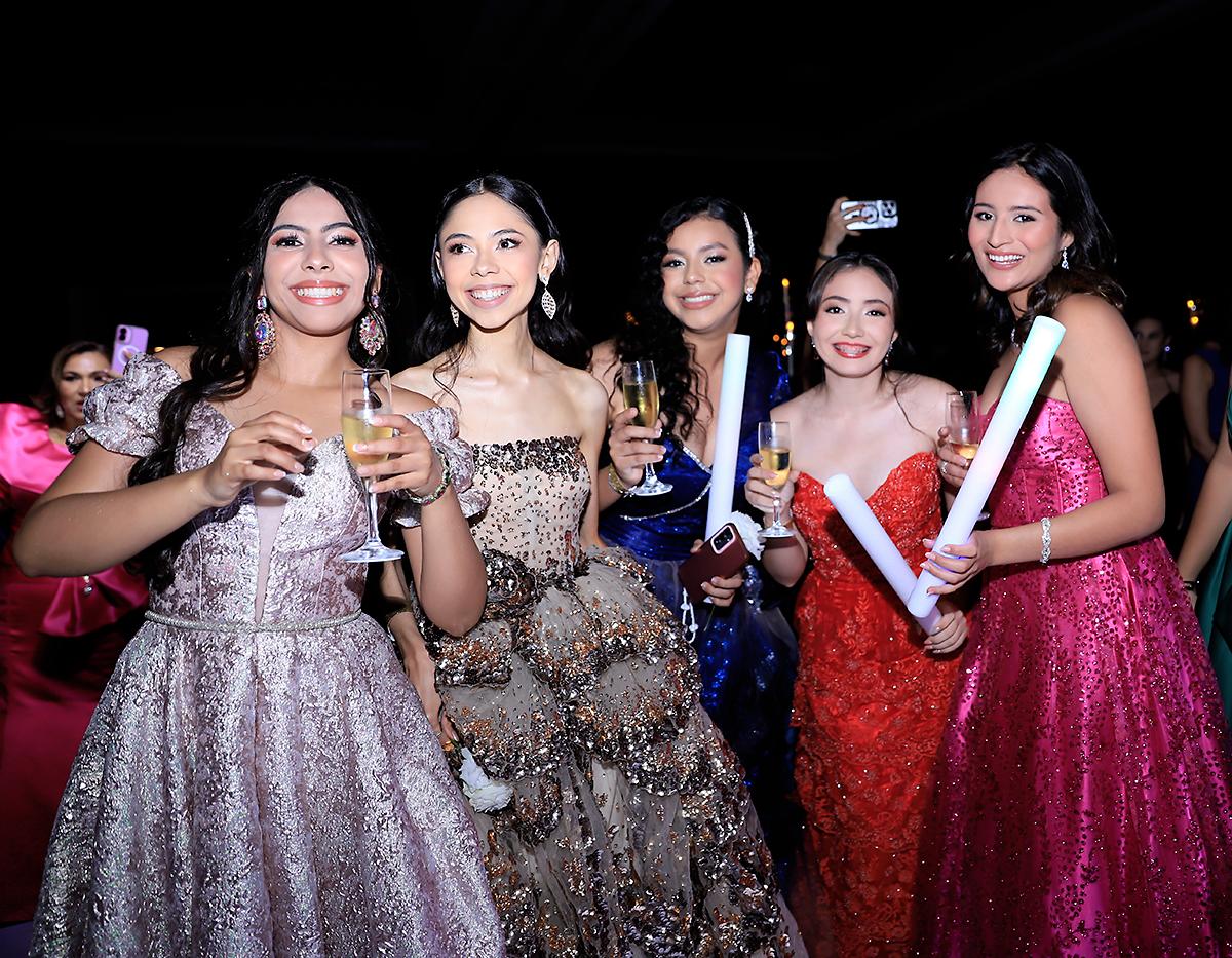 Fiesta de la prom 2025 de la Academia Los Pinares