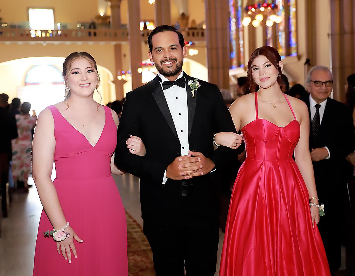 Ricardo Ruiz con Paola y Beatriz Castillo