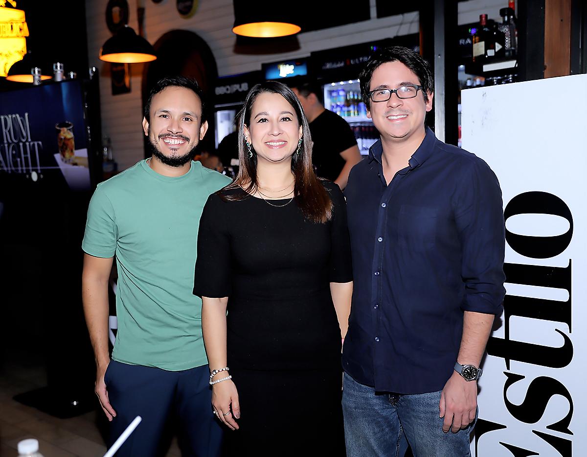 Rogelio Trabanino, Lila Fúnez y José Bendaña.