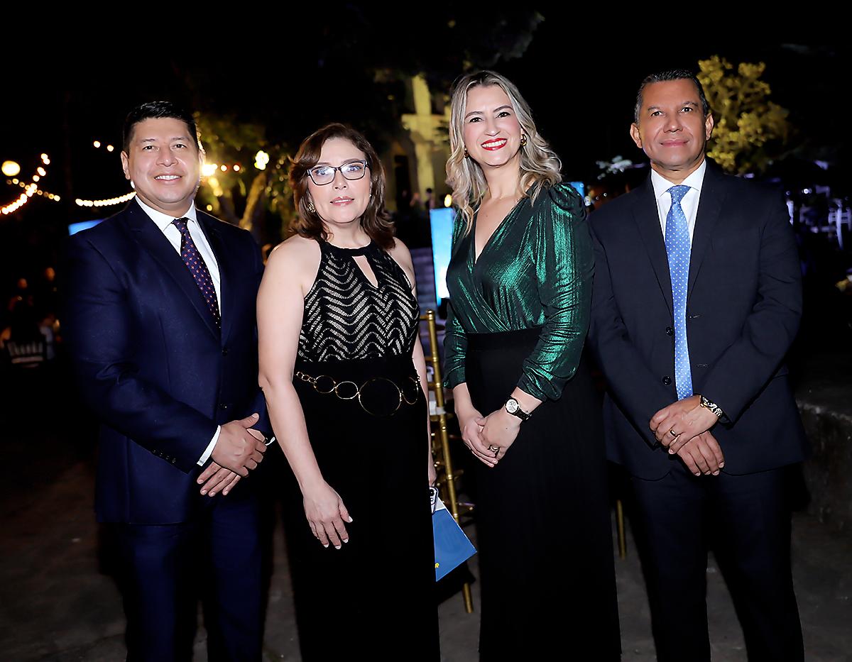 Luis Domínguez, Nidia Manzanares, Crista Miranda y David Bustamante 