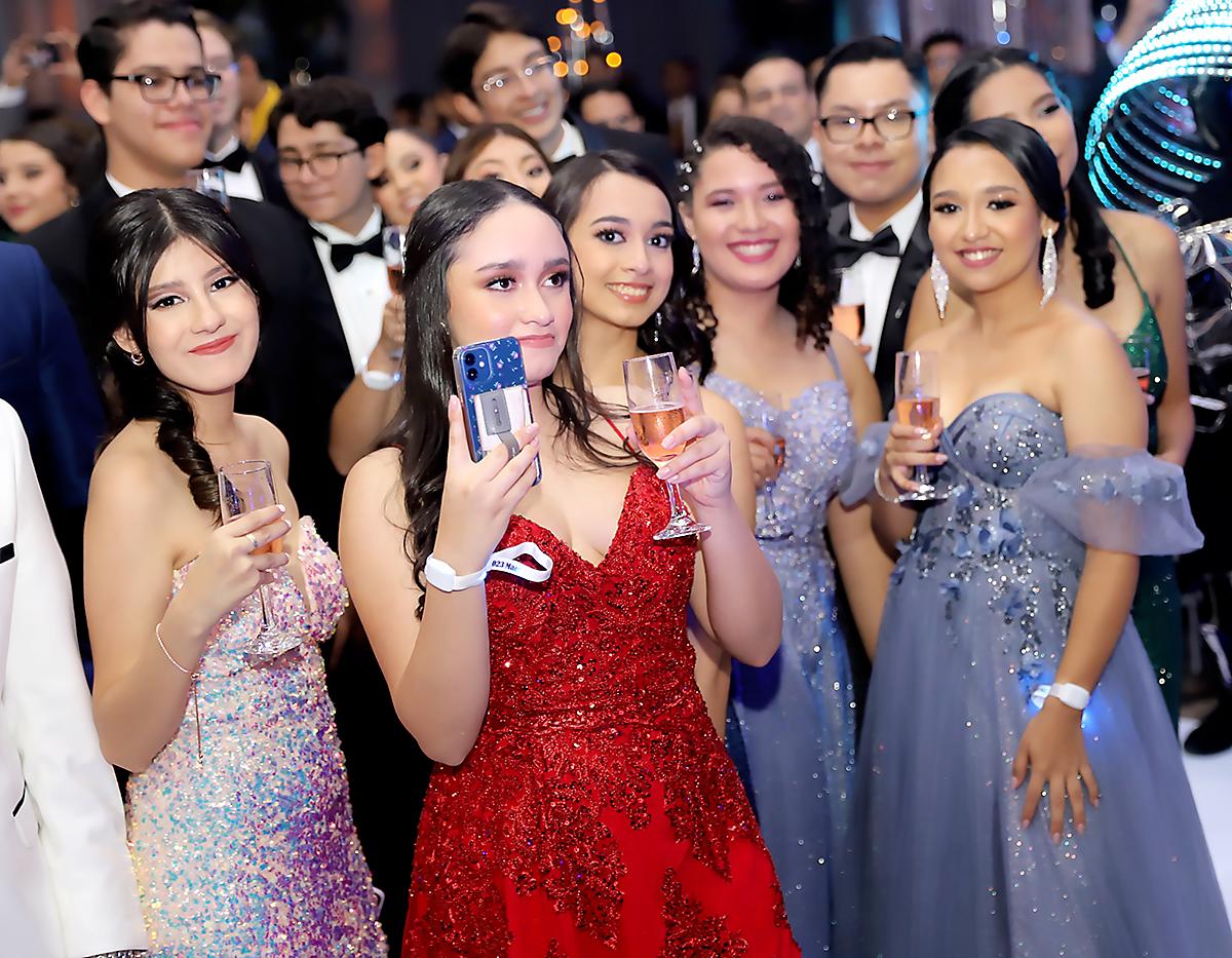 Liliam Jemio, Adriana Lanza, Valeria Pineda, Miaa Flores y Arianne Muñoz