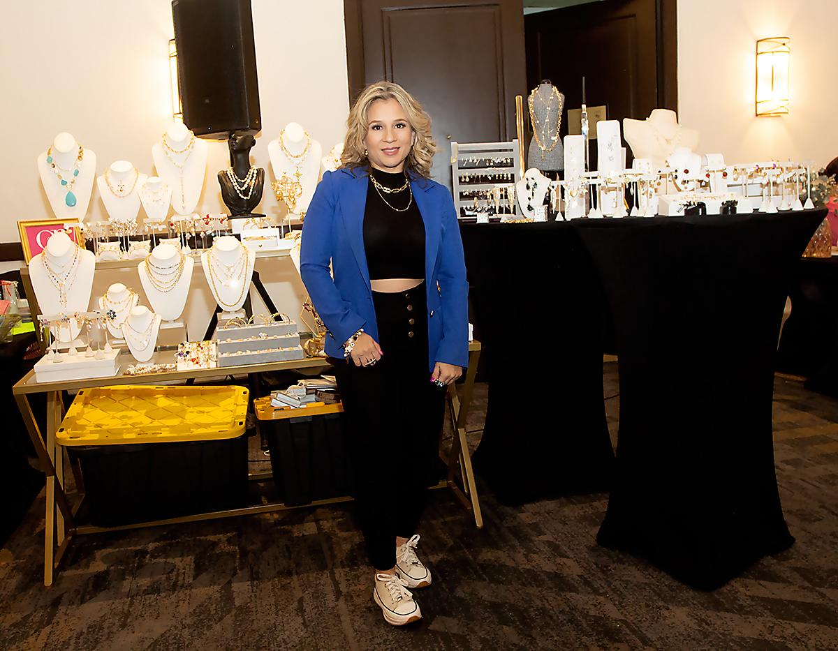 Pamela Osorio y su tienda Oro y Perlas.