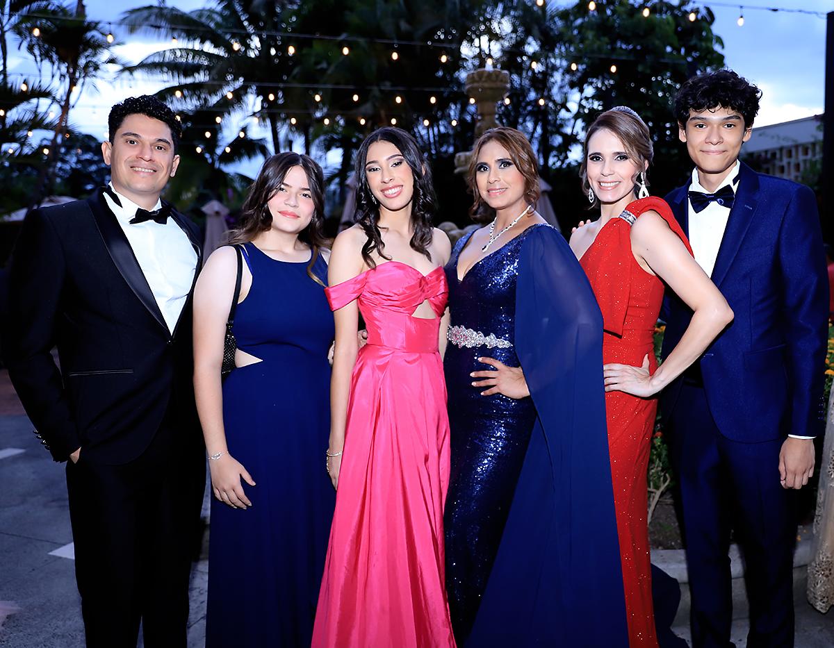 Invitados a la prom 2025 de la International School of Tegucigalpa