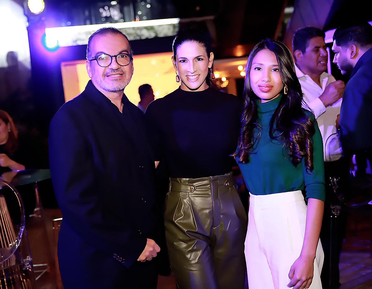 José Quan, Leslie Paredes y Stephanie Lemus.