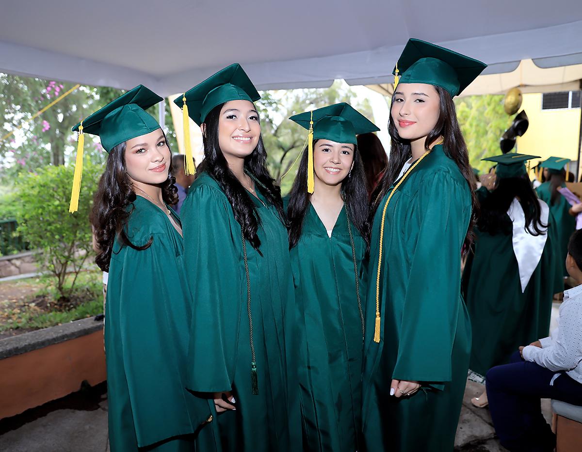 Daniella Díaz, Ana Godoy, Hillary Dávila y Karen Herrera.