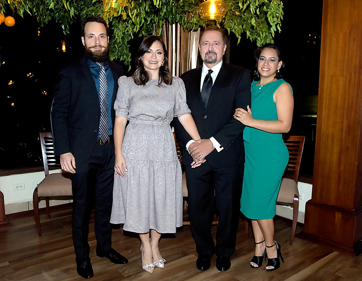 Nick y Deborah Bendeck con Juan Alejandro Sikaffy y Katy Zúniga.