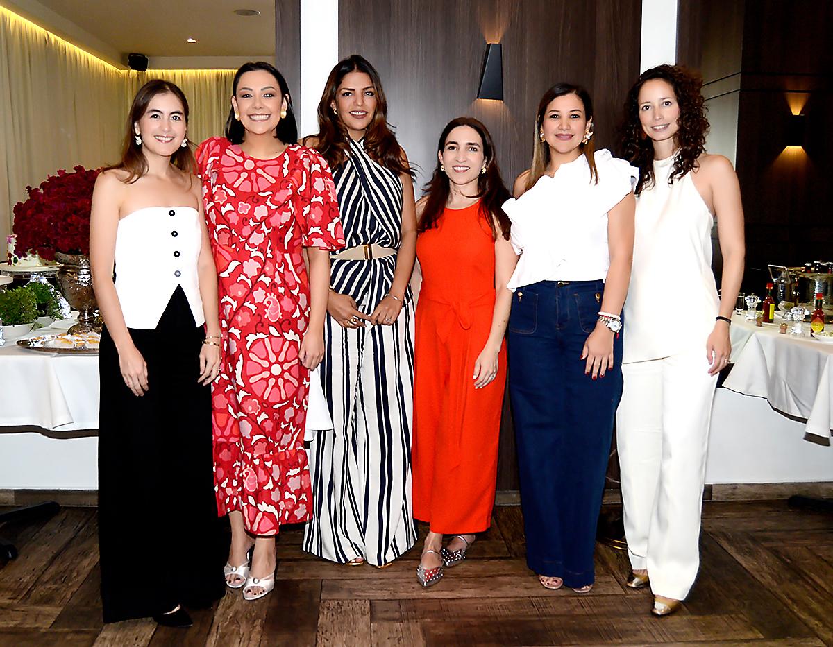 Alejandra Lorenzana, Isabella Rivera, Carmen Danzilo, Melissa Arguello, Paola Giannini y Nan Marinakys