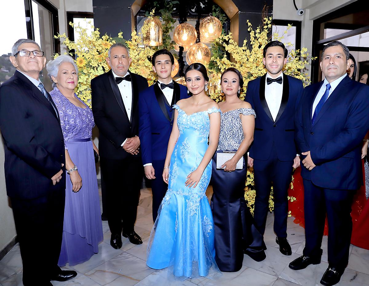 Invitados de la prom 2025 de La Estancia School