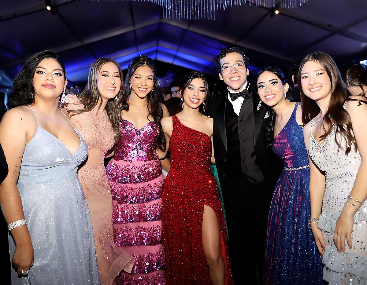 Mariela Ortiz, Katherine Medina,Hanny Shen, Dina Narváez, Fabián Munguía, Estefanía Mejía y maría Lucia Cwu