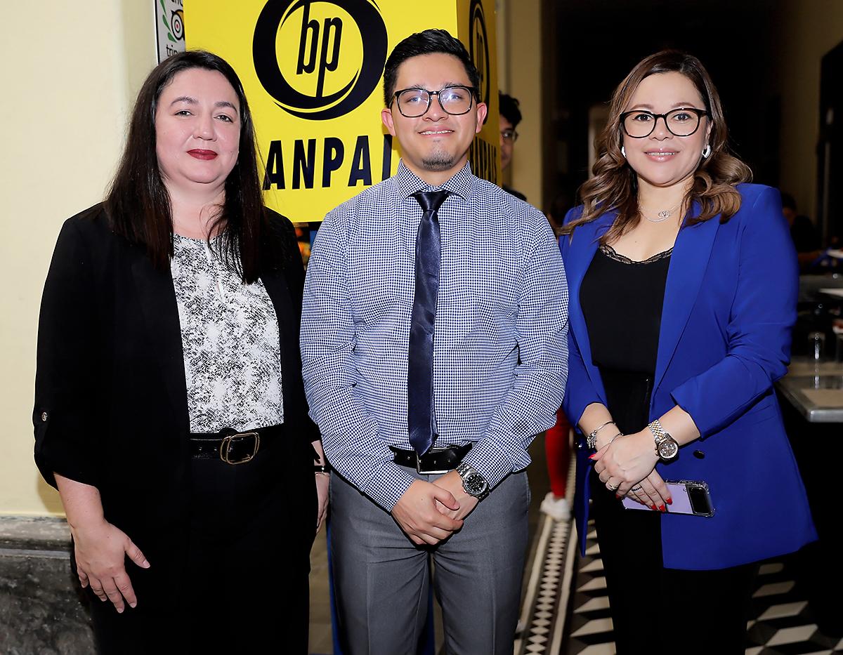 Alejandra López, Ariel Ovando y Pamela Soriano.