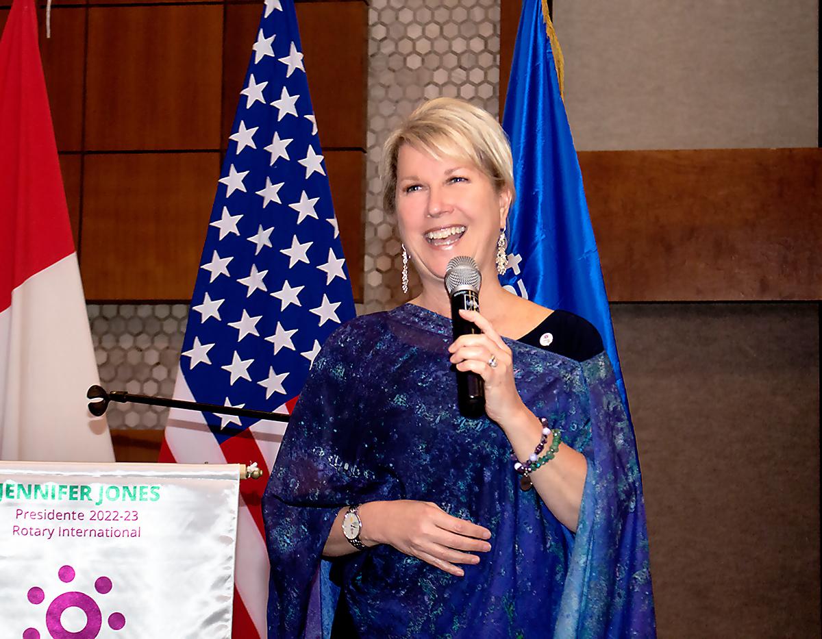 La presidenta de Rotary International Jennifer Jones durante su participación en la cena de gala rotaría.