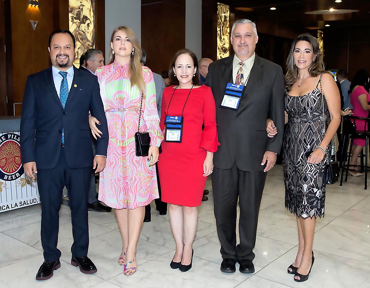 Nahun y Svitlana Moreno, Alex Foglia, David Lardizabal y Elena Szydel