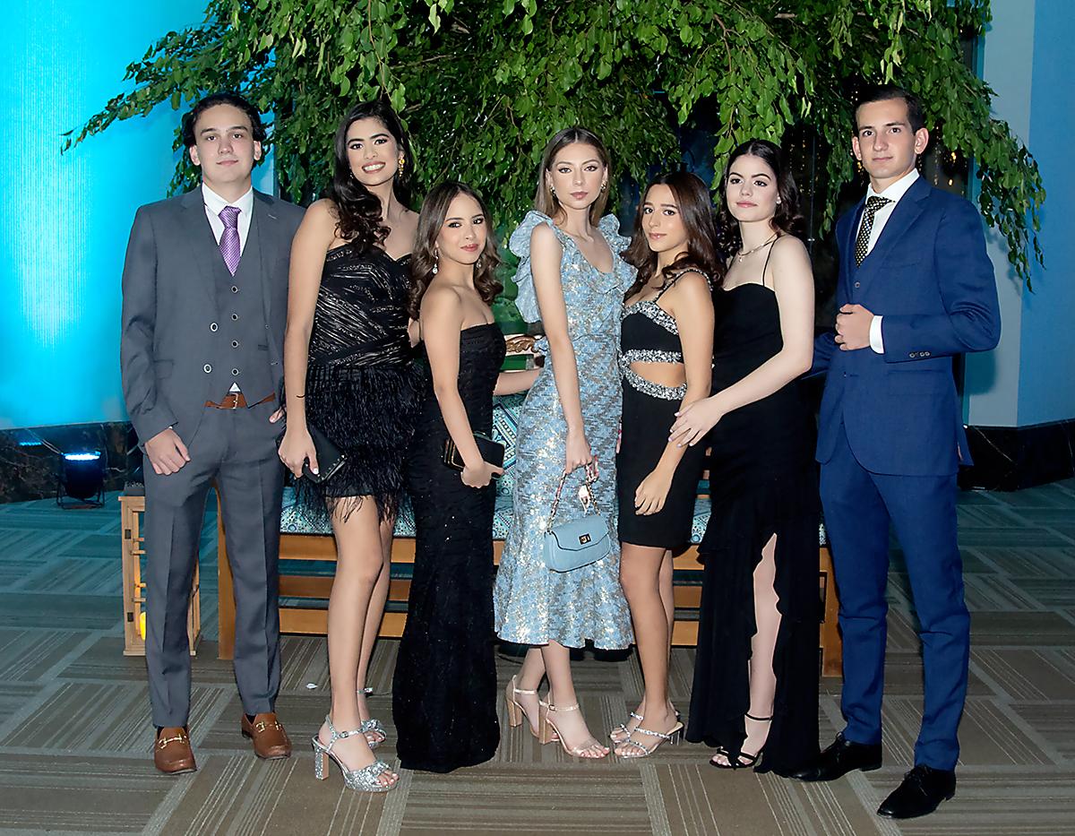 Anthony Berkeley, Valentina Matuty, Natalia Morales, Kristy Millensted, Natalia Córdoba, Adriana Teruel y Gabriel Abufele