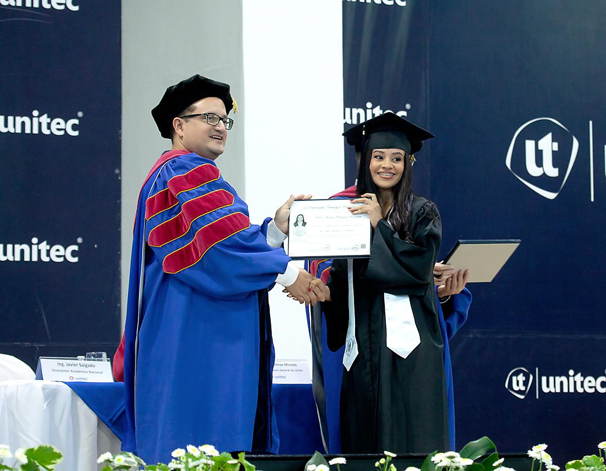 Graduaciones UNITEC 2024 en San Pedro Sula