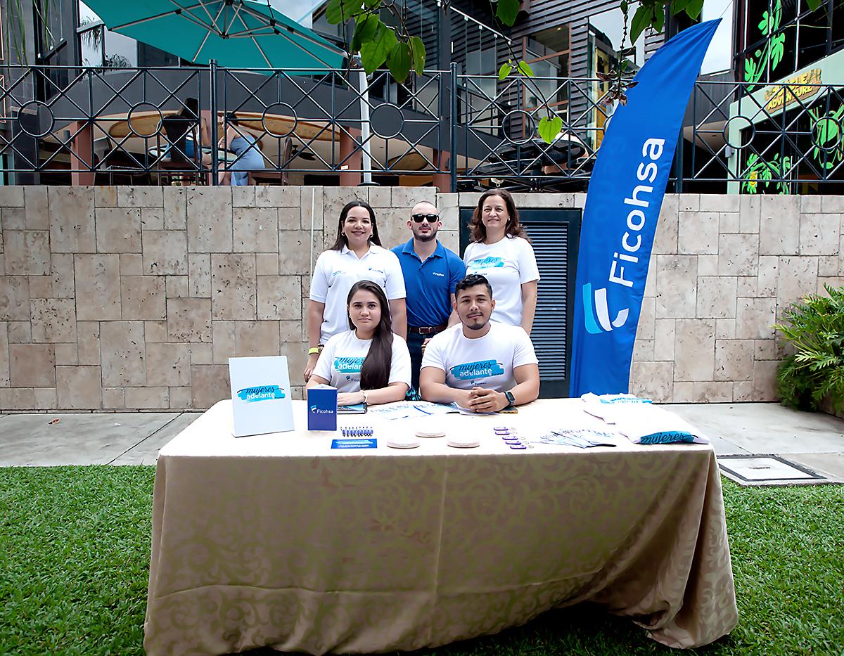 Telma Sevilla, Jairo Pineda, Karen Stechman, Eilleen Pérez y José Pesquera.