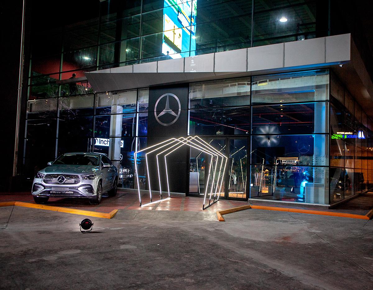 Inauguración sala de ventas Mercedes Benz