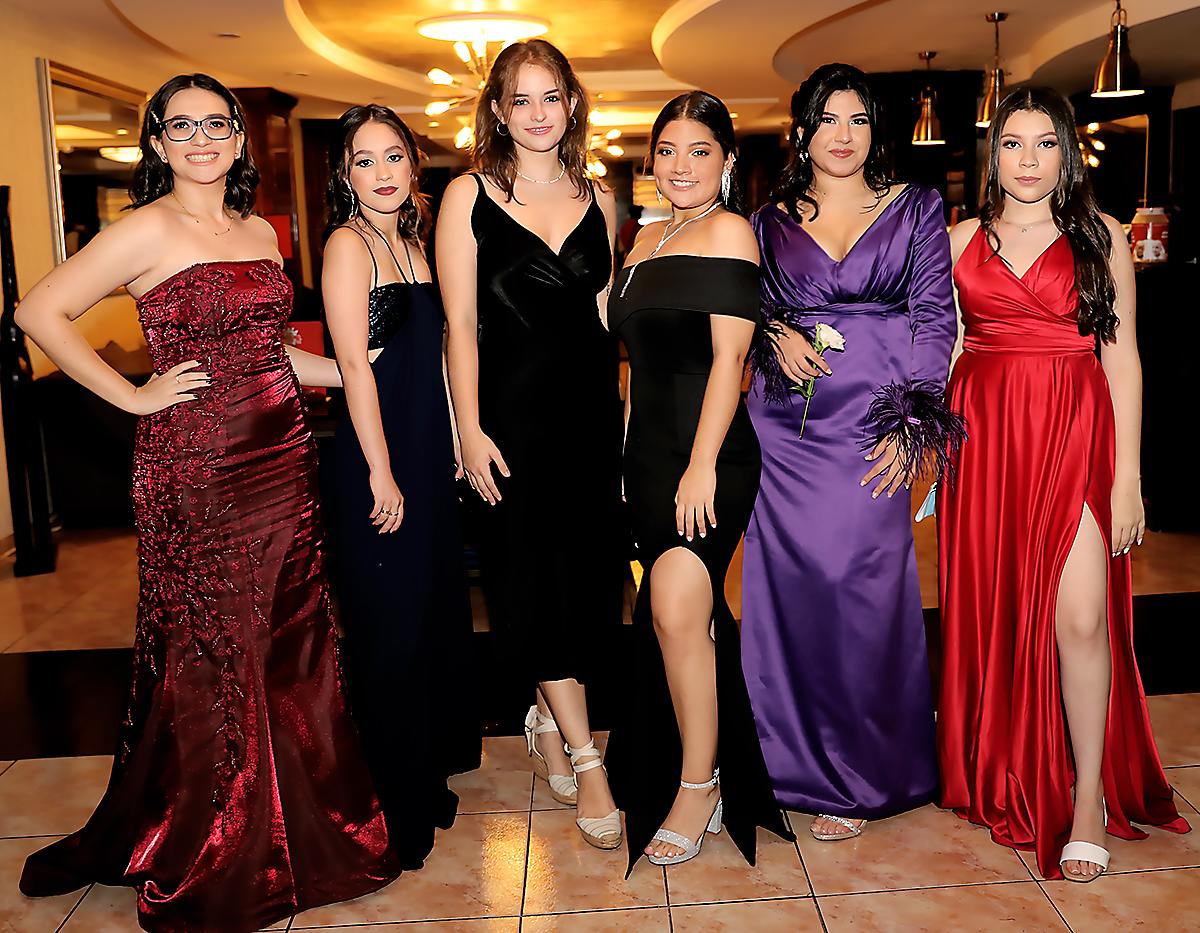 Con una inolvidable fiesta 27 seniors del Liceo Franco Hondureño obtuvieron su título de Baccalauréat (Bachillerato Francés), y fue motivo para festejar con una inolvidable fiesta en el Hotel Florencia. Familiares y amigos acompañaron a los graduados deseándoles éxitos en su nueva vida estudiantil que iniciaran en universidades francesas.De izquiera a derecha: Laura Berthand, Natalia Rodríguez, Abril Sarmiento, Sonia Ortiz, Isabela Castro y Ariana Moya 