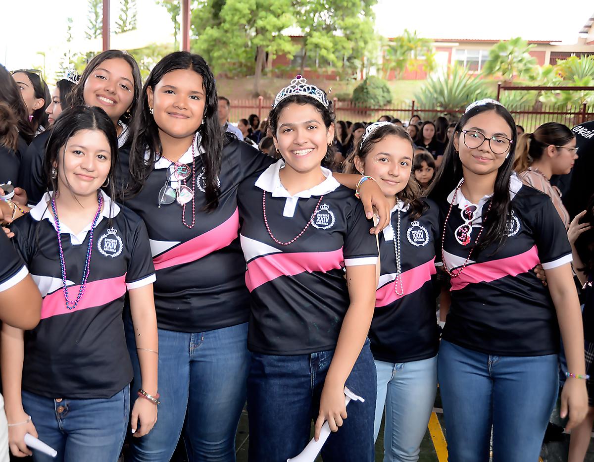 Luna Alfaro, Julieta Sánchez, Mariangel Rojas, María Fernanda Lagos, Daniela Sequeira y Natalia Lagos.