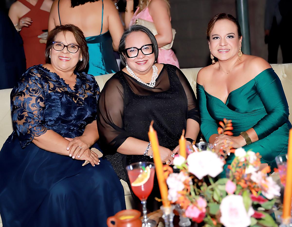 Maria Josefa, Tania y Waleska Hernández